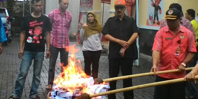 KPU Kabupaten Malang bakar 11.083 lembar surat suara rusak
