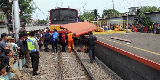 Ahok: Metromini yang jelek buang saja ke laut