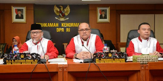 Junimart soal sidang Setnov: Ngapain ditutupi