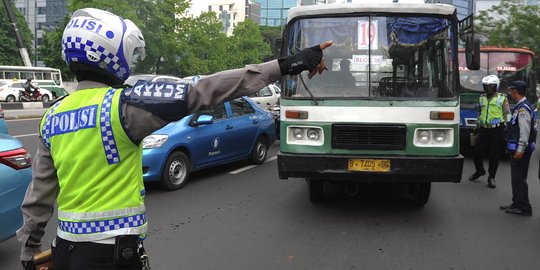 Buntut tabrakan maut, dishub dan polisi razia metromini-kopaja