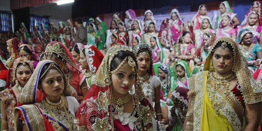 Pengusaha India ongkosi biaya nikah massal 151 gadis yatim