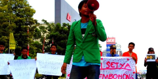 Mahasiswa Makassar gelar aksi desak Setya Novanto dipecat