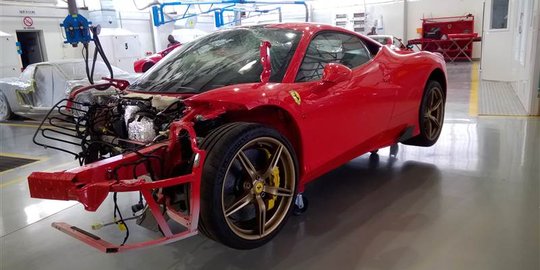 Ferrari 458 Speciale bekas tabrakan dilelang mulai Rp 958 juta