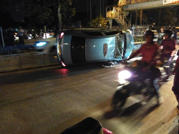 taksi terbalik di pondok indah