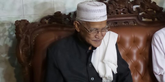 Ketua Dewan Syuro PKB KH Abdul Aziz Manshur berpulang