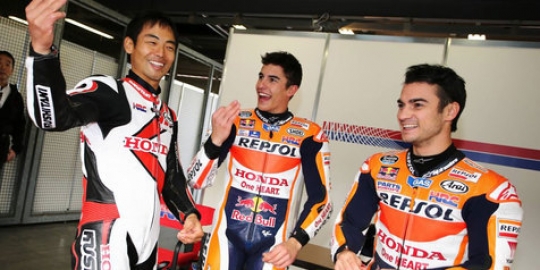 Serunya aksi Marquez-Pedrosa di HRC Thanks Day 2015