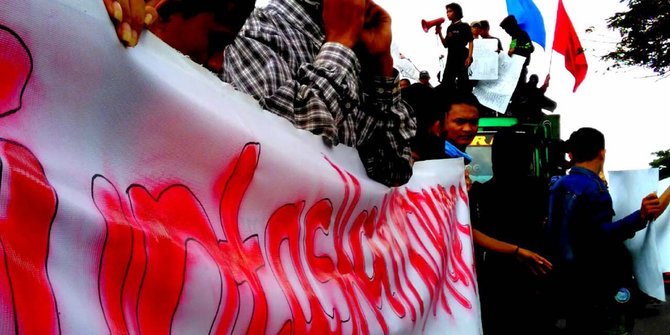 Demo hari Antikorupsi, mahasiswa Unismuh Makassar soroti dana Bansos