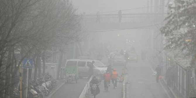 Asap Beijing makin parah, separuh mobil pribadi dilarang keluar