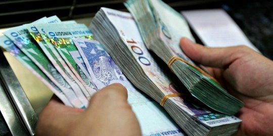 Ringgit merosot, pendapatan Malaysia anjlok USD 7 miliar di 2016