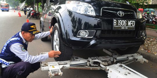 Tambah 32 mobil derek, Pemprov DKI targetkan Rp 25 M dari denda