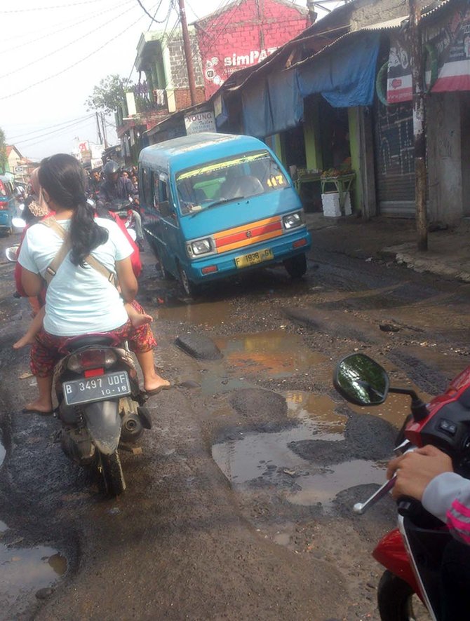 jalan rusak di bojong gede