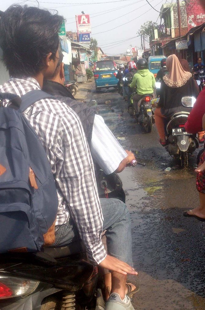 jalan rusak di bojong gede