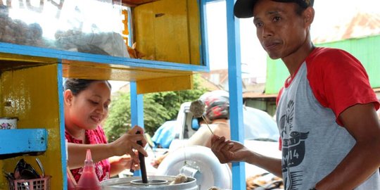 Tempatnya berjualan terancam digusur, Musi Amin harus putar otak