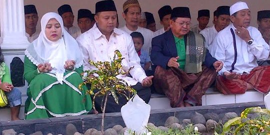 Sebelum nyoblos, Cabup Tasikmalaya ziarah makam kakek