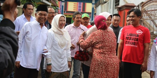 Calon wakil Bupati Malang sungkeman ke suami sebelum nyoblos