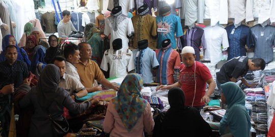 Libur Pilkada, Pasar Tanah Abang banjir pengunjung