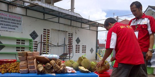Buat pikat pemilih, nyoblos di Padang bisa boyong durian gratis
