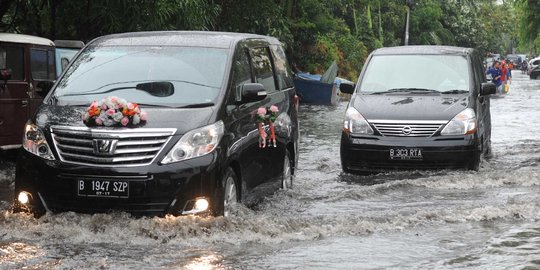 Awas, jangan nyalakan AC saat mobil lewati daerah banjir!