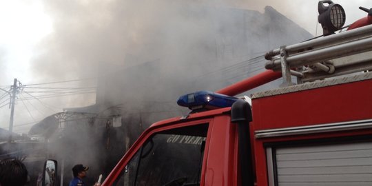 Saat minimarket di Depok terbakar, warga dengar suara gemuruh