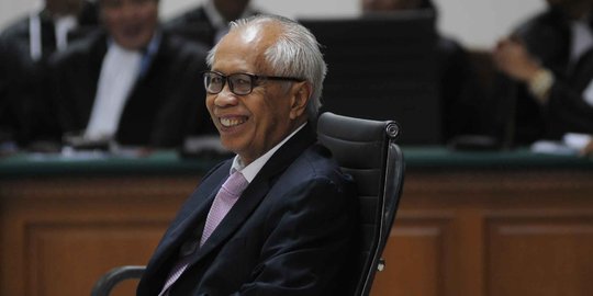 Kaligis berharap dihukum 3 tahun dan akan pensiun jadi pengacara