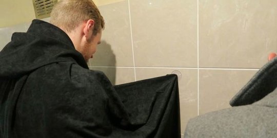 Jubah ini bantu hindari malu ketika buang air kecil di toilet umum