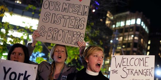 Aksi warga AS protes ucapan rasis Donald Trump terhadap muslim