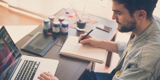 Kerja lebih lama ternyata membuat pekerja freelance jadi senang