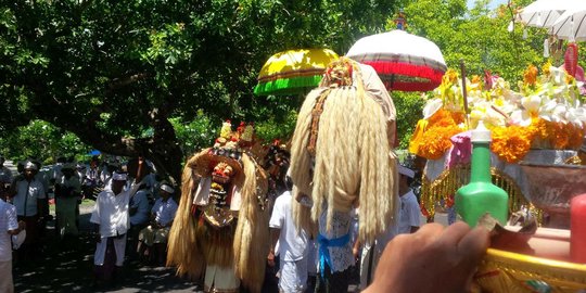 Menengok angkernya upacara di Pura Karang Boma Bali