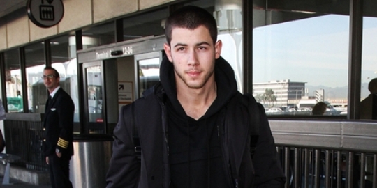 Dianggap sebagai ikon gay, Nick Jonas merasa terhormat