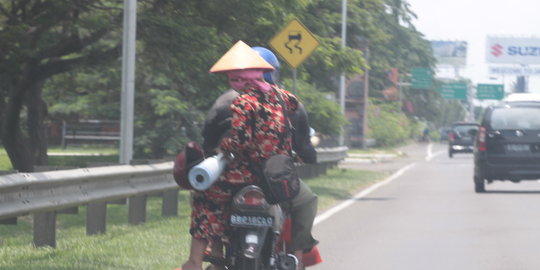 Ugal-ugalan, 500-an pemotor pukuli petugas & konvoi masuk Tol Ancol