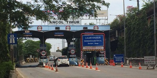 Diterobos 500-an motor anarkis, pintu Tol Ancol Timur tak berportal