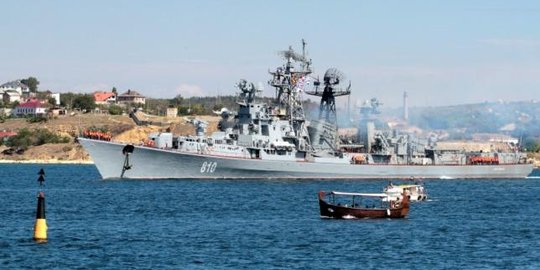 Kapal perang Rusia nyaris tabrak kapal Turki, tembakkan meriam