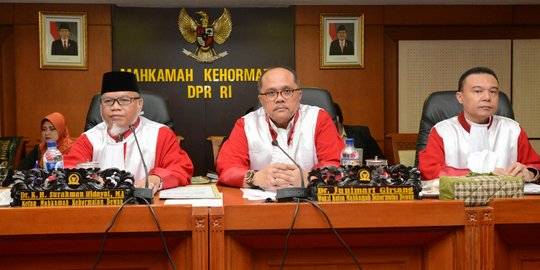 Dipanggil MKD hari ini, belum ada tanda-tanda Riza Chalid datang