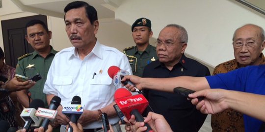 Dicecar saham 20 persen, Luhut sebut tak ada waktu pikir demikian