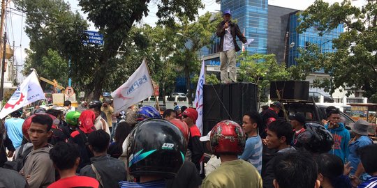 Gubernur Sumut lebih pilih teken bansos daripada naikkan upah buruh