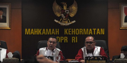 Sanksi MKD ke Setnov ringan, Politisi PDIP ancam boikot paripurna