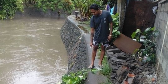 Lagi buang kasur basah, warga di Denpasar hanyut terbawa arus sungai