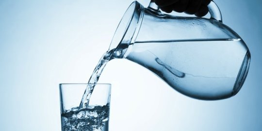 Teliti, ini 4 pandangan keliru tentang minum air putih