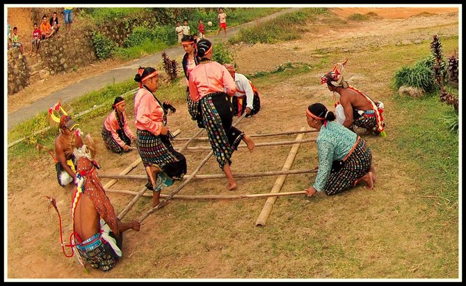 Rangkuk Alu: tarian bambu khas Manggarai | merdeka.com