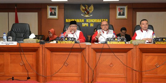 Menghitung kekuatan kubu pro dan kontra sanksi buat Setnov di MKD