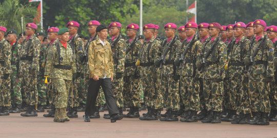 Jokowi minta TNI kurangi impor kebutuhan pertahanan