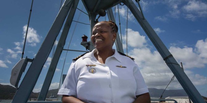Mabela, wanita kulit hitam pertama pimpin kapal perang Afsel