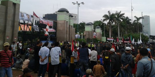 Sidang MKD belum rampung, pendemo pro & kontra Setnov balik kanan