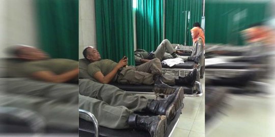 Eksekusi bangunan liar di Bekasi ricuh, belasan Satpol PP luka-luka