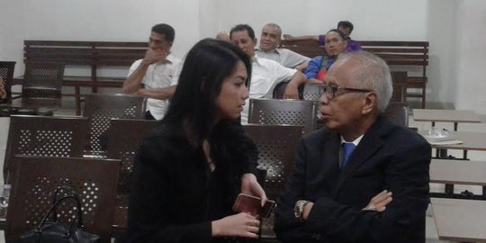 Sidang vonis OC Kaligis, Velove ngaku cuma bawa doa
