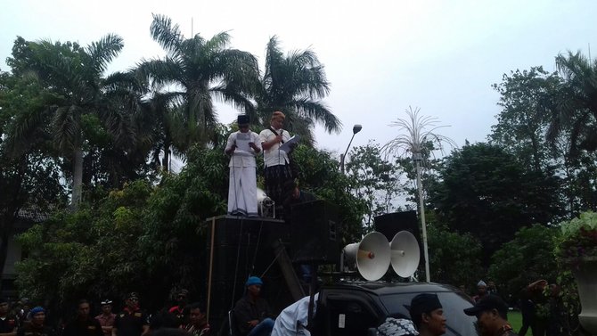warga purwakarta tolak habib riezieq