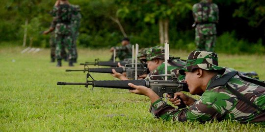 deretan senapan serbu tni dari bikinan as, rusia sampai indonesia