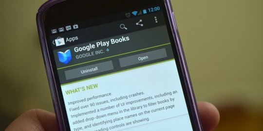 Suka baca sambil tiduran? Google Play Books kini punya solusinya!