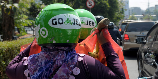 Resmi, Menteri Jonan larang ojek dan taksi online beroperasi!