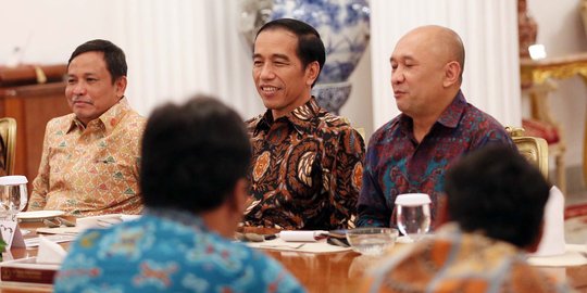 Jokowi minta 5 pimpinan KPK yang baru jangan dikomentari dulu